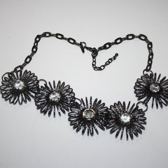 Beautiful gun metal and rhinestone flower necklace by New York & Co 19.5-22" - Picture 2 of 4